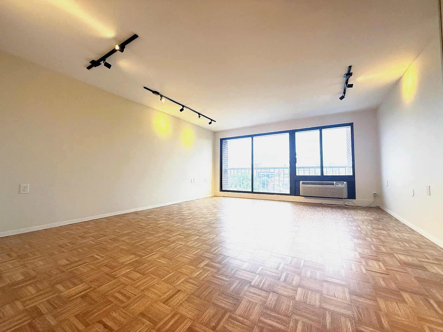 2 bed, 875 sqft, $4,000 — Photo 3