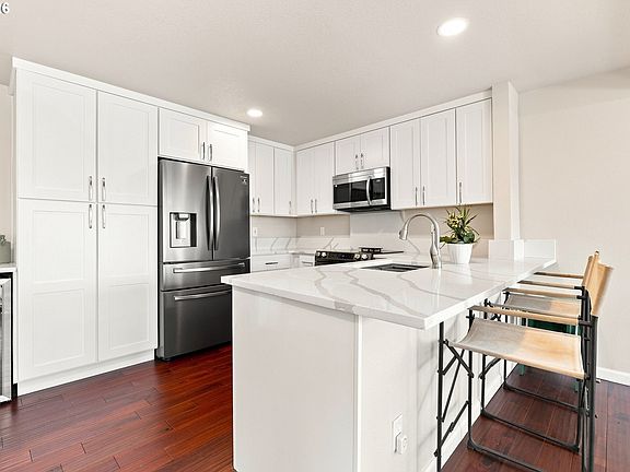 4th image of 17190 Robb Pl