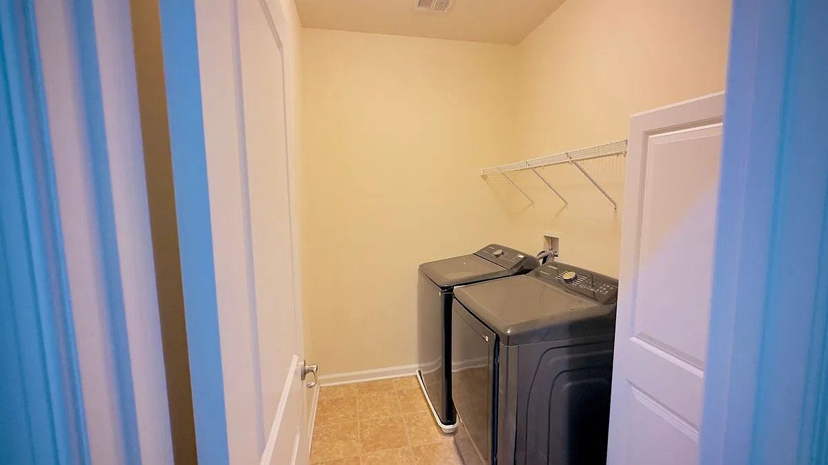 4 bed, 3.0 bath, 2140 sqft, $3,400 — Photo 4