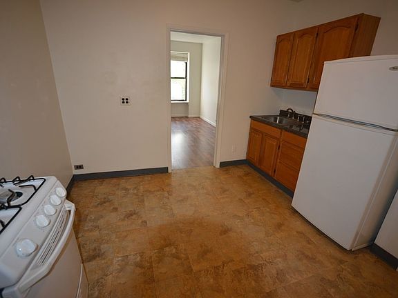 4th image of 519 W 48th St #14Z