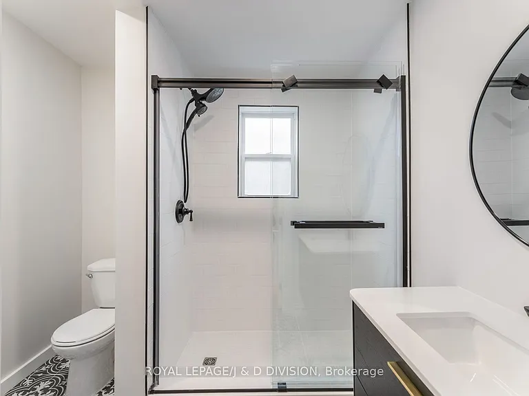 1132A Dovercourt Rd — Photo 25