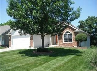 616 NW Cortland Dr, Blue Springs, MO 64015