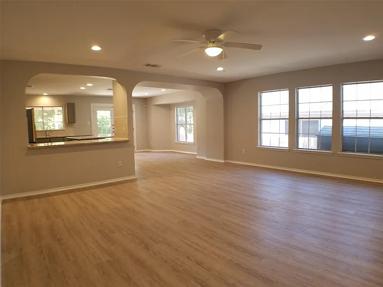 11208 Blairview Ln — Photo 4