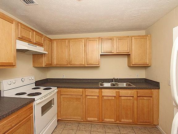 3rd image of 1749 Wright Ave
