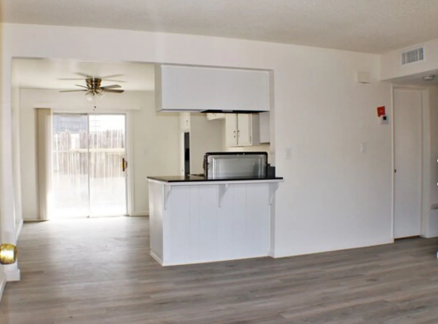 529 Knotts — Photo 2