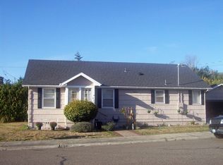 884 Montana St, North Bend, OR 97459