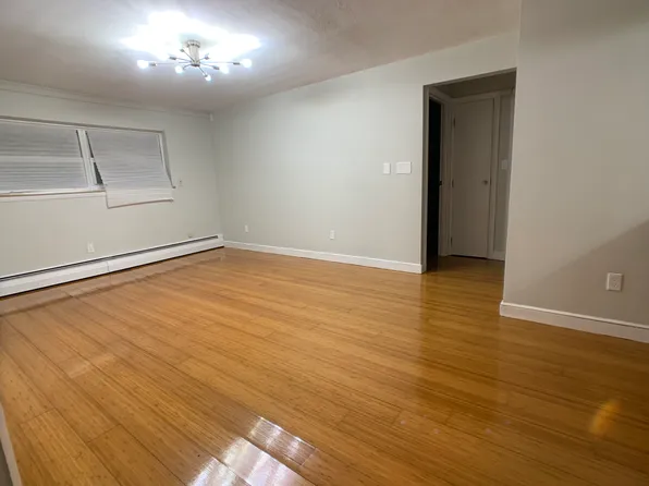 10 Commonwealth Ct #4