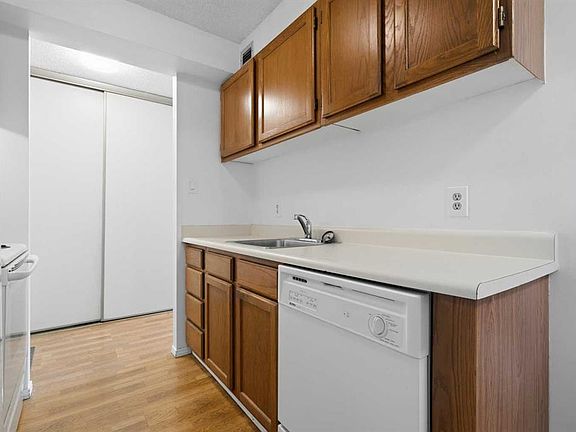 4th image of 924 N 14th Ave SW #1613