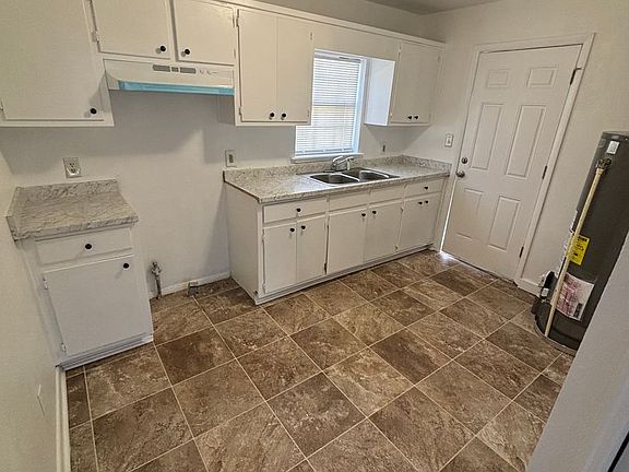 2nd image of 1117 Gibbs Dr