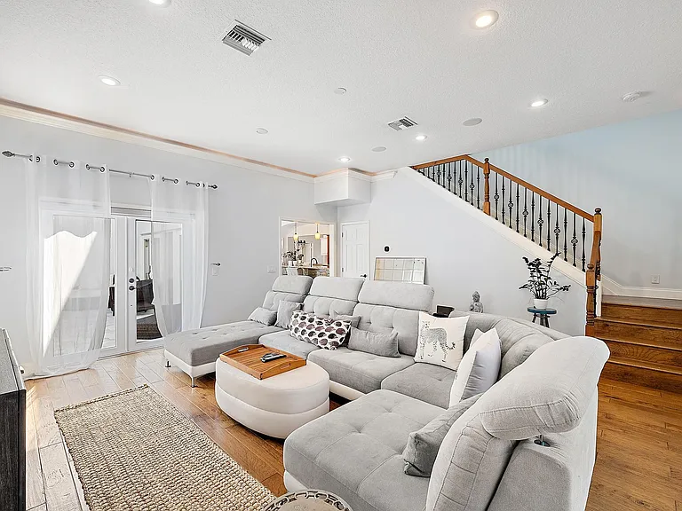 542 N Cypress Dr — Photo 12