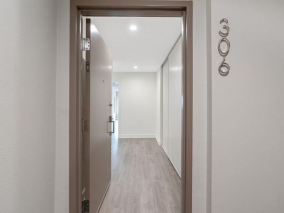 3rd image of 5260 Bellingham Ave APT 306