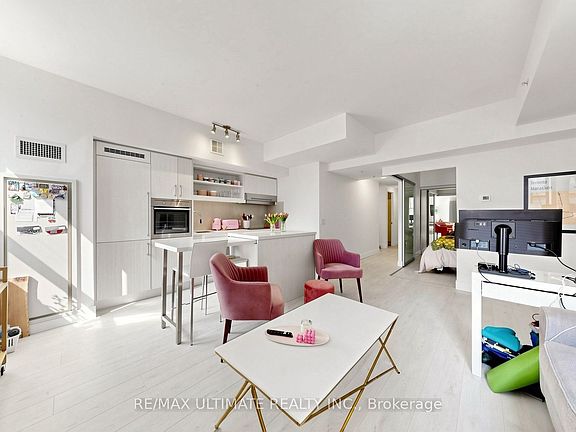 5th image of 39 Sherbourne St #303