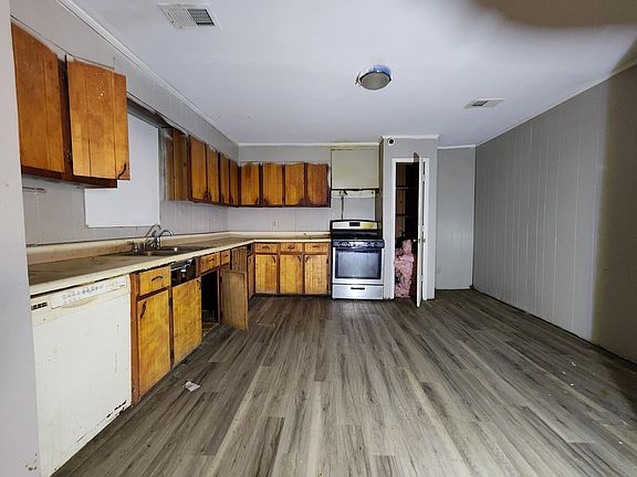 3rd image of 1004 Porter St