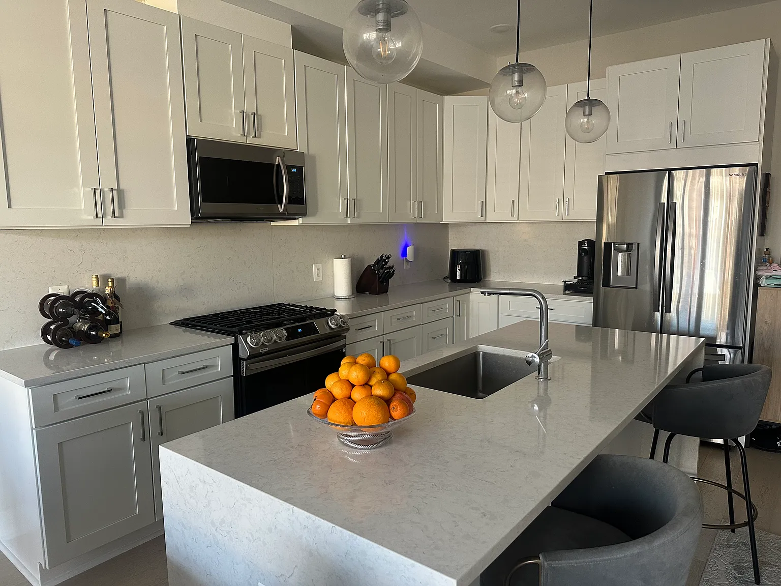 2 bed, 1200 sqft, $3,249 — Photo 2