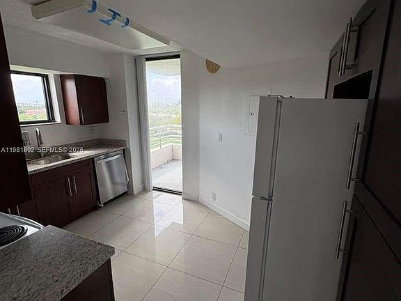5th image of 3300 NE 191st St APT 801