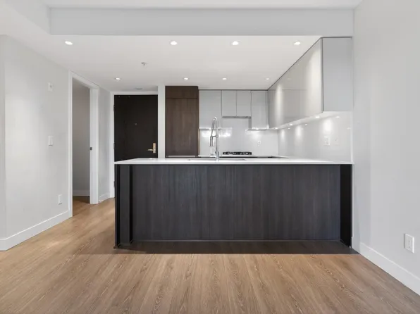1588 Hastings St E #211, Vancouver, BC V5L 0B8