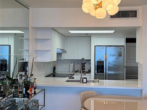 4th image of 540 Brickell Key Dr APT 1101