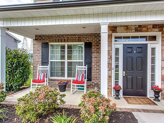 4th image of 723 Lampwick Ln