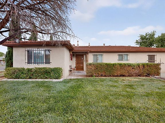 2nd image of 501 Kingsbury Cir NE
