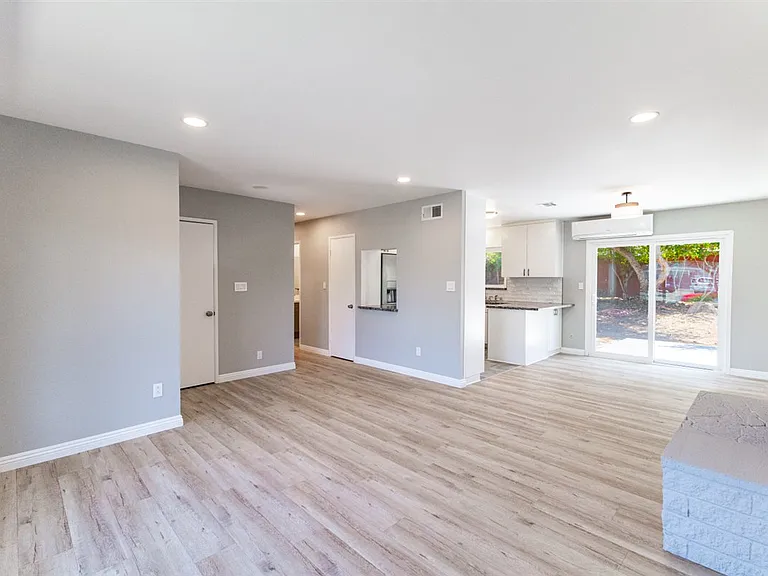 6547 Radcliffe Dr — Photo 11