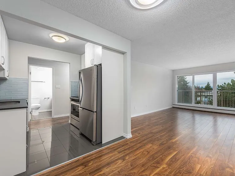 3220 Quadra St — Photo 7