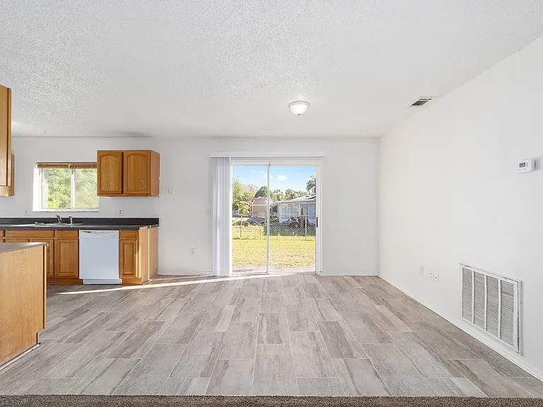 325 Oak Track Crse — Photo 9