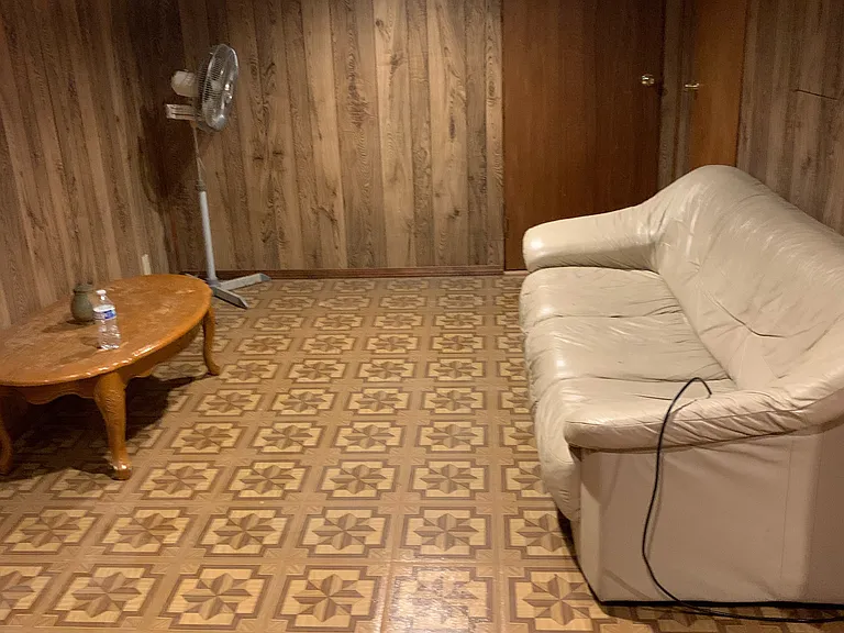 Basement (Den)