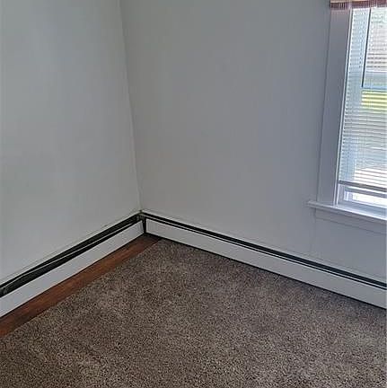 4th image of 418 Skillen St Building 424-16