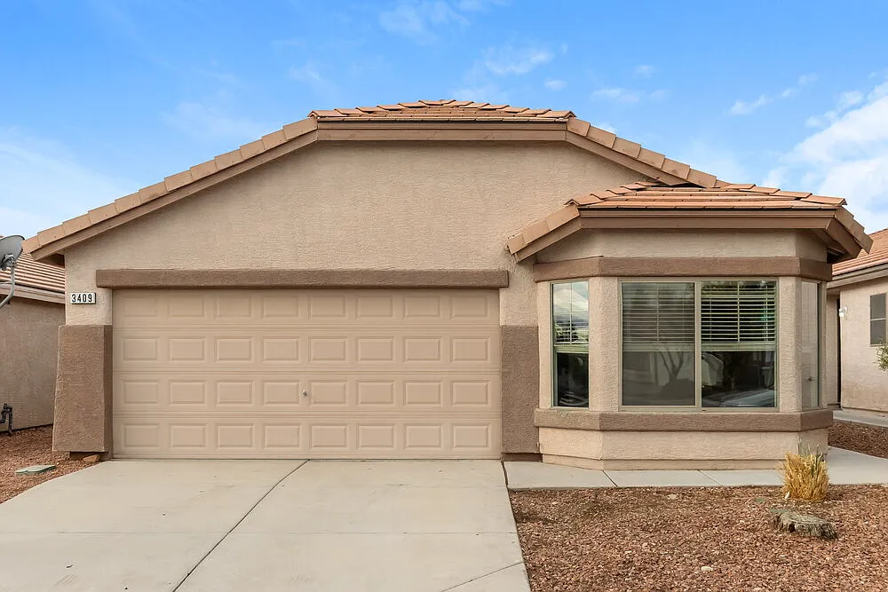 4 bed, 2.0 bath, 1442 sqft, $2,070 — Photo 1