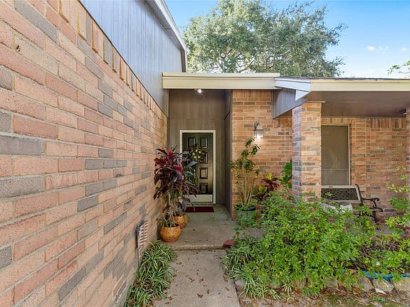 5th image of 7523 Flair Oaks Dr