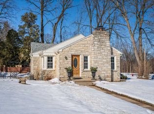 7001 N Milwaukee River Pkwy, Glendale, WI 53209