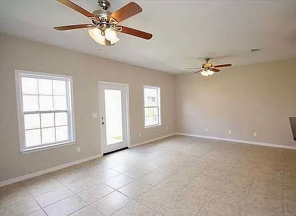 3rd image of 996 Leigh Ann Ln