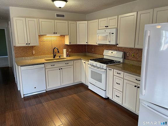 5th image of 663 Beach Pond Road
