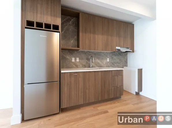 305 Kingsland Avenue image 1 of 16