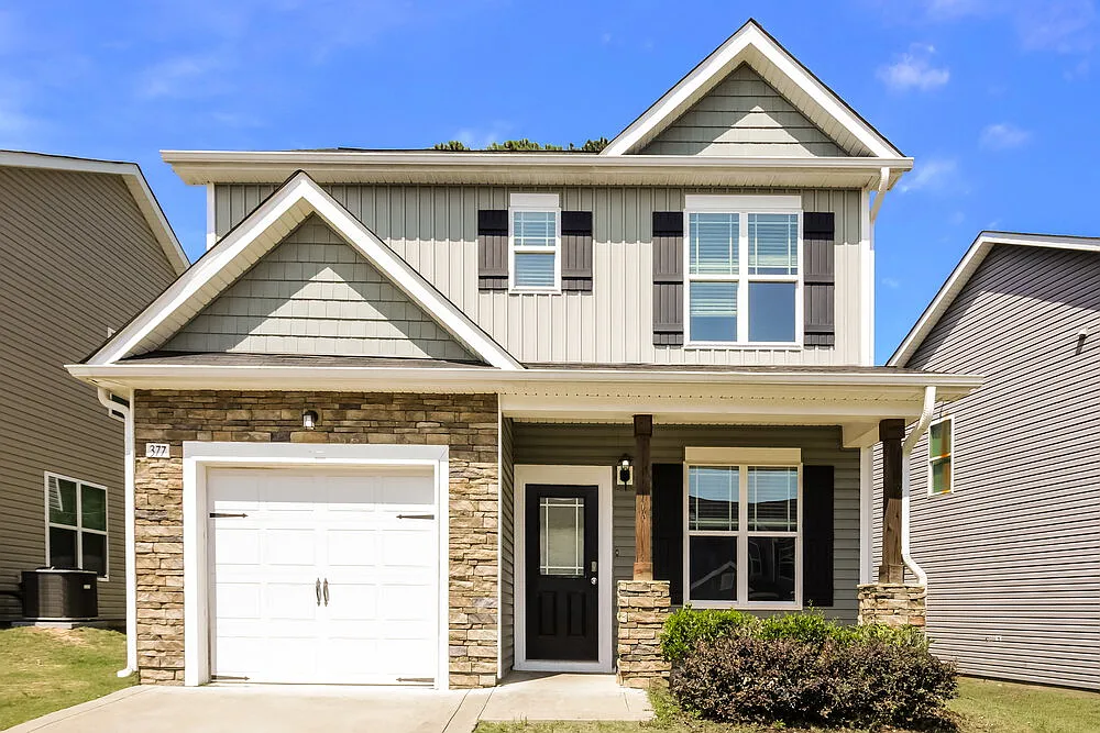 4 bed, 2.5 bath, 1395 sqft, $1,810 — Photo 1
