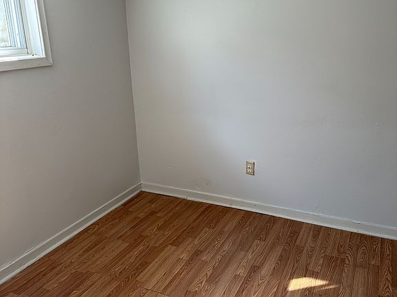 5th image of 27 Haileybury Dr #Basement