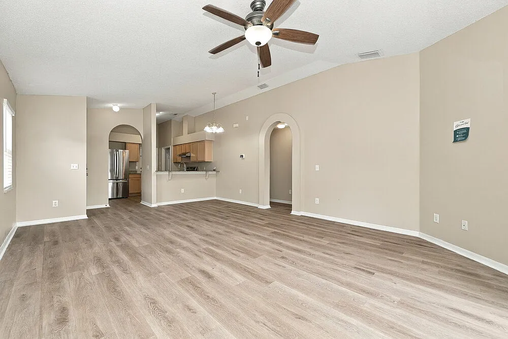 3 bed, 2.0 bath, 1351 sqft, $1,925 — Photo 4