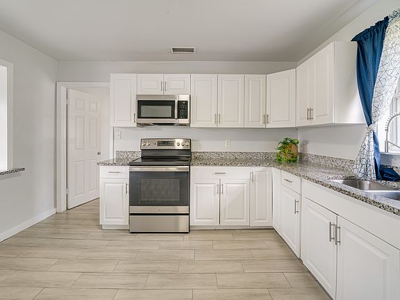 2nd image of 2029 Maravilla Cir #1