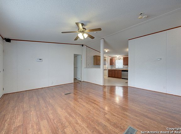 5th image of 121 Davie Ln