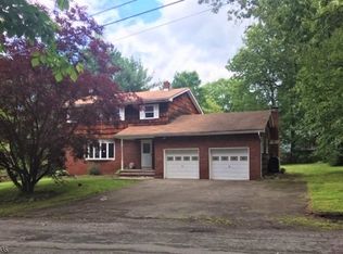 24 Longview Ln, Hamburg, NJ 07419