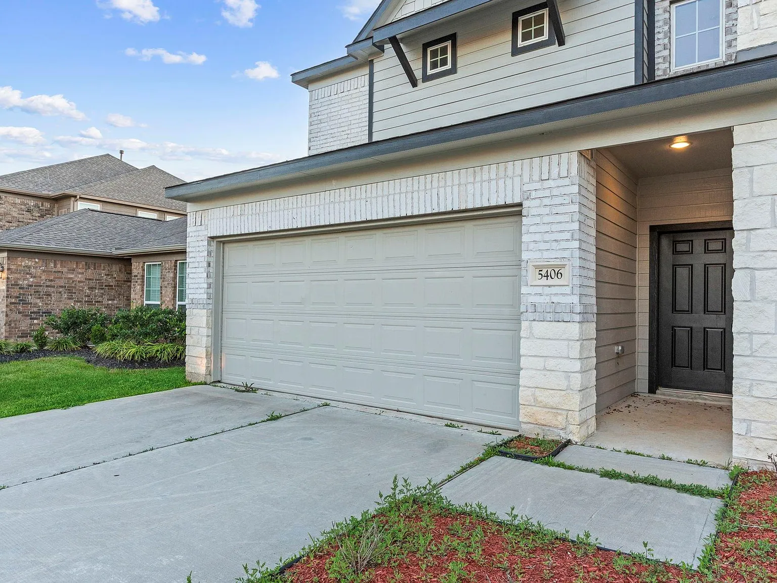 4 bed, 3.5 bath, 2900 sqft, $2,950 — Photo 2