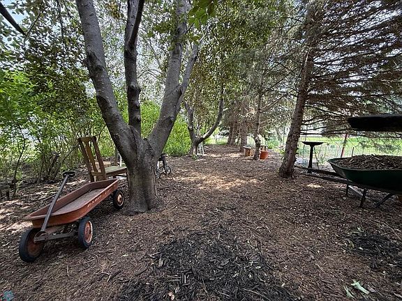 3rd image of 521 Kroshus Dr