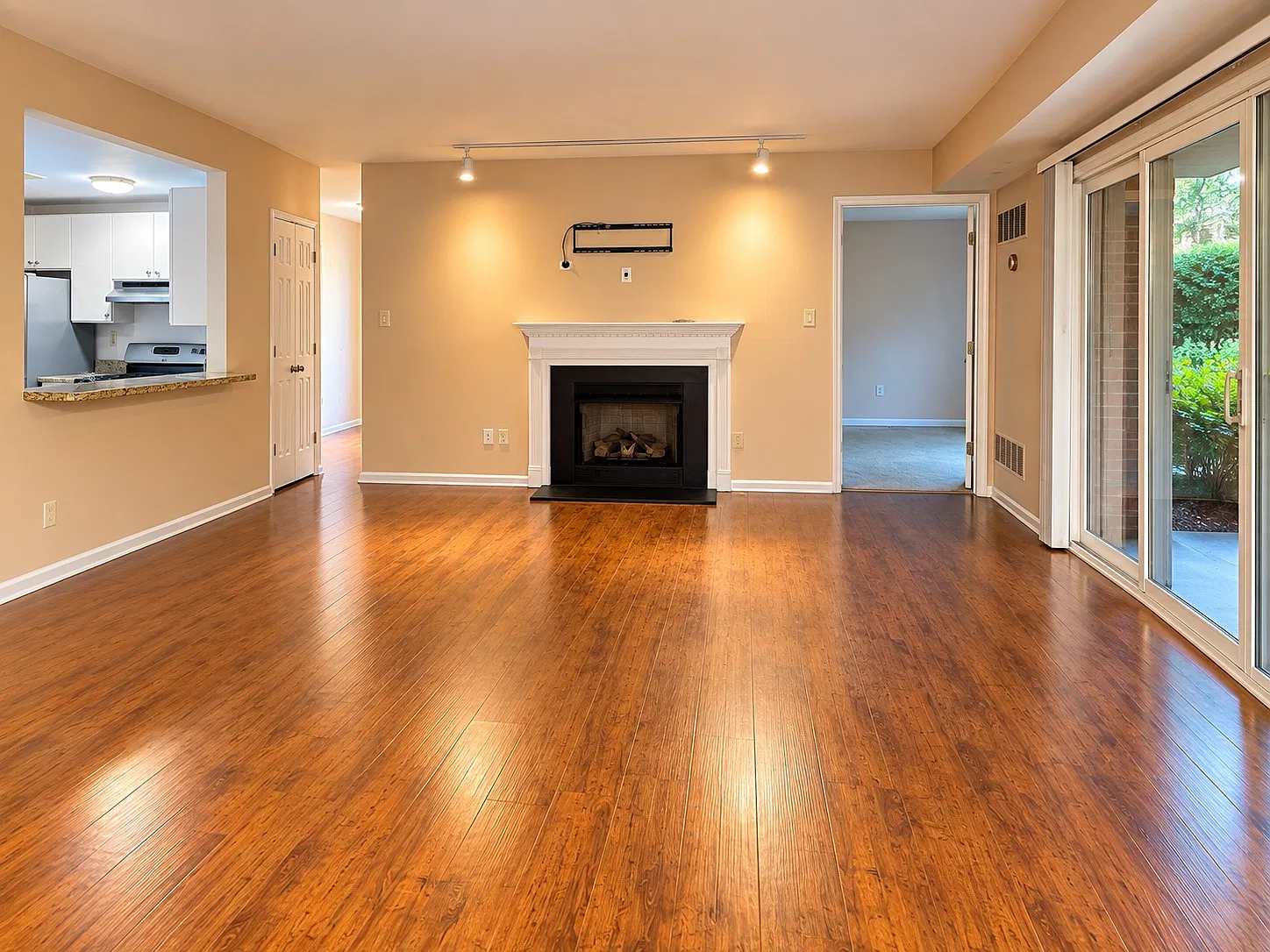 2 bed, 1230 sqft, $2,250 — Photo 1