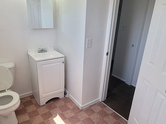 4th image of 15914 Clearview Ave
