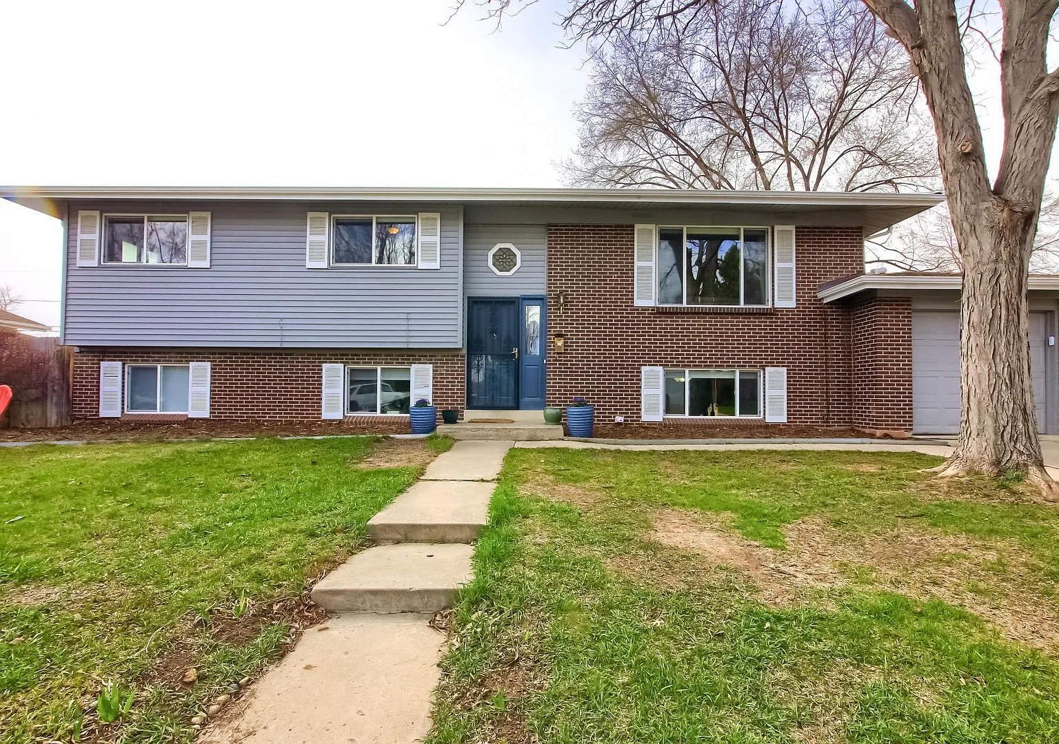 62nd10976 — Photo 1