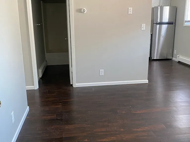 31 Valley Ave — Photo 3