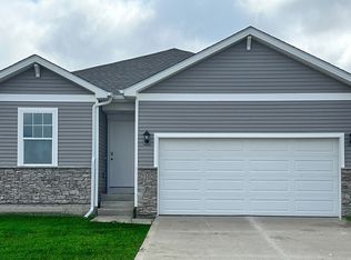 5641 153rd St, Urbandale, IA 50323