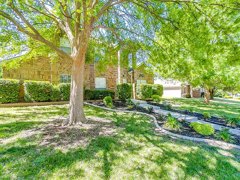 7909 Kristina Ln — Photo 2