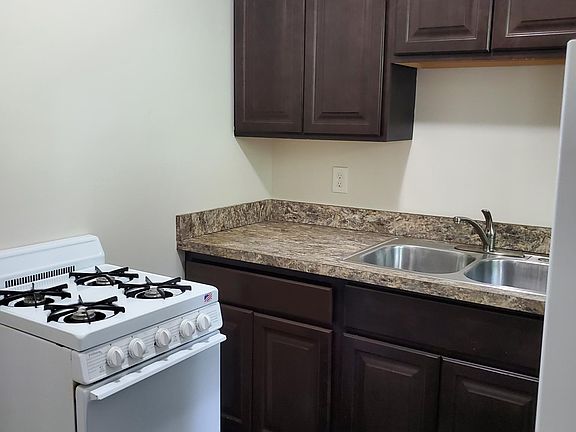 5th image of 466 Washington Ave APT 2