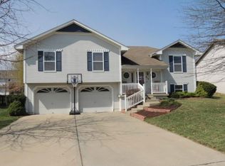 812 SW Woodland Dr, Grain Valley, MO 64029